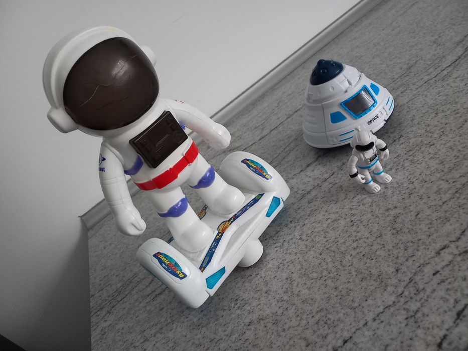 jJucarii roboti si modul aselenizare lunar,marca Noriel,stare perfect