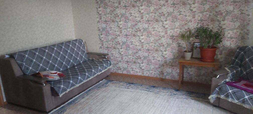 Продам диван с креслом