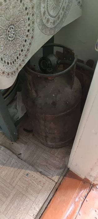 Продам пропановый газовый бытовой баллон .