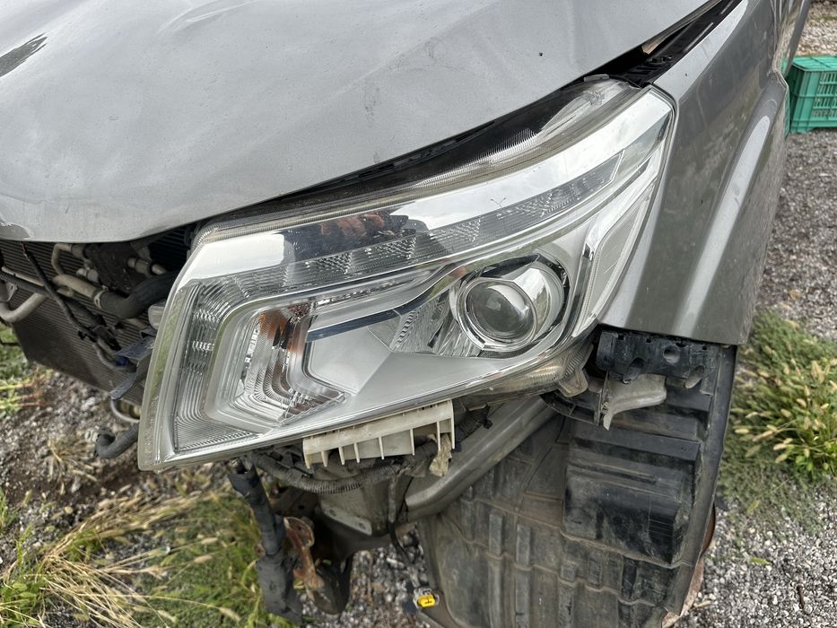 Ляв фар Led за Nissan Navara 15г-