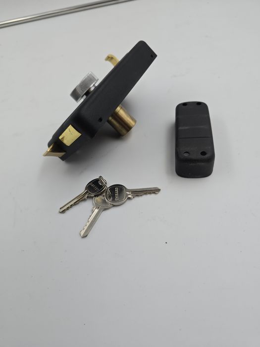 Ială ușă,  poarta