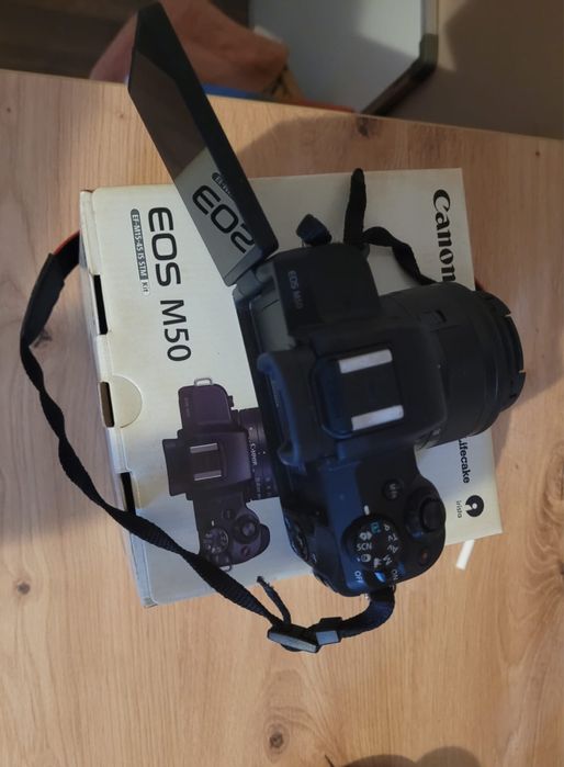 Canon EOS M50 + obiectiv EF-M 15-45mm IS STM