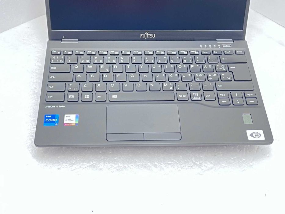 Fujitsu LIFEBOOK U9311 13.3" touch i5-1135G7 16GB 260GB/ с Гаранция