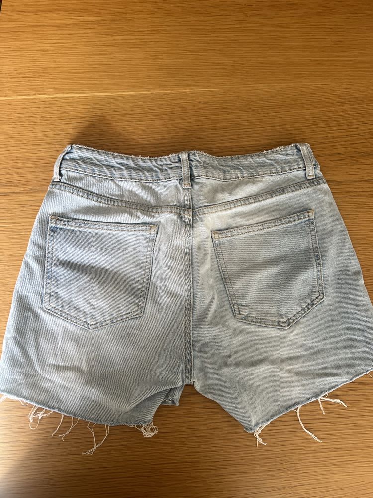 Short Zara marime 36 stare foarte buna  pantalon scurt