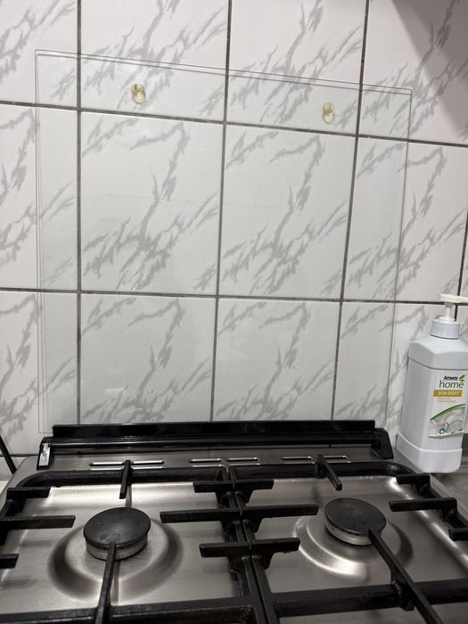 Aragaz Beko cu cuptor electric