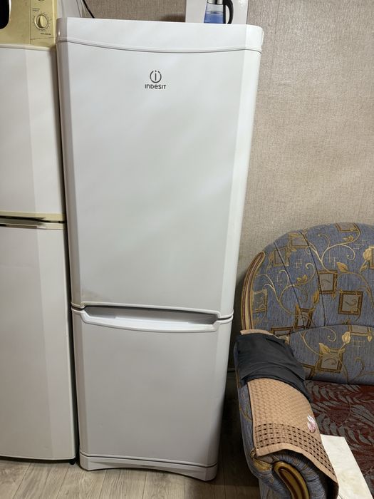 Продам холодильник INDESIT
