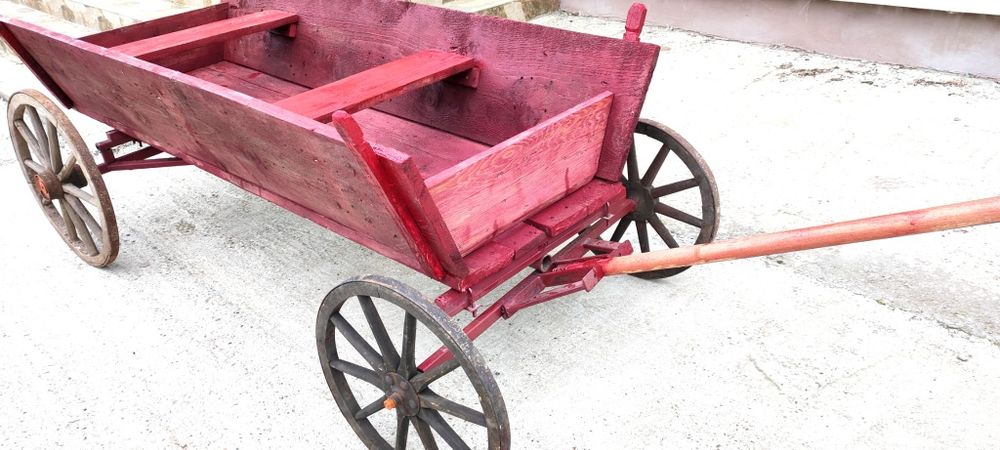 Caruta veche rustică pentru restaurant terasă grădină etc...flori
