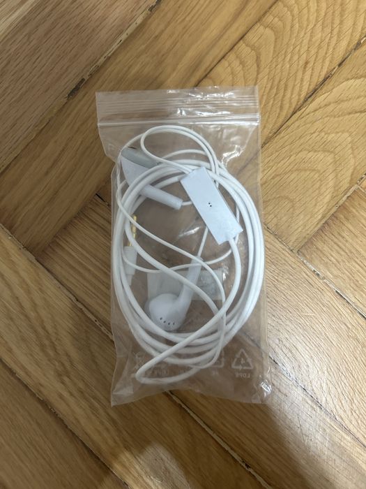 Vand pereche căști Samsung in-ear,stare impecabila.