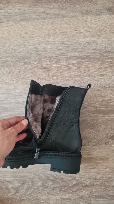 Продам сапожки  зимние и натуральной кожи и меха