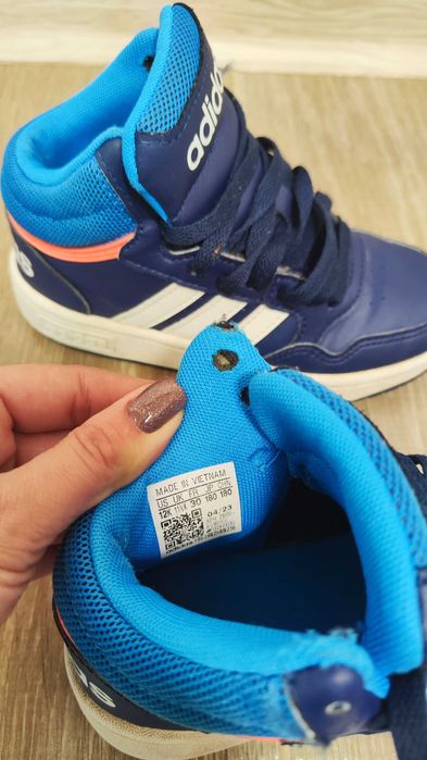 Детски маратонки за момчета Adidas Hoops 3, номер 30