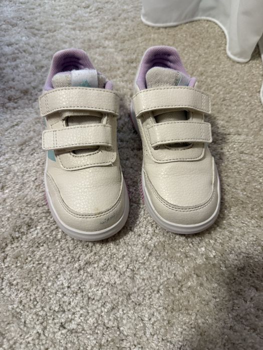 Sneakersi Adidas fete