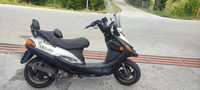 Продавам скутер Kymco