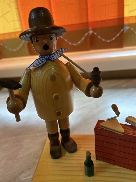 Макс зидарят / пушещ майстор дърво Германия