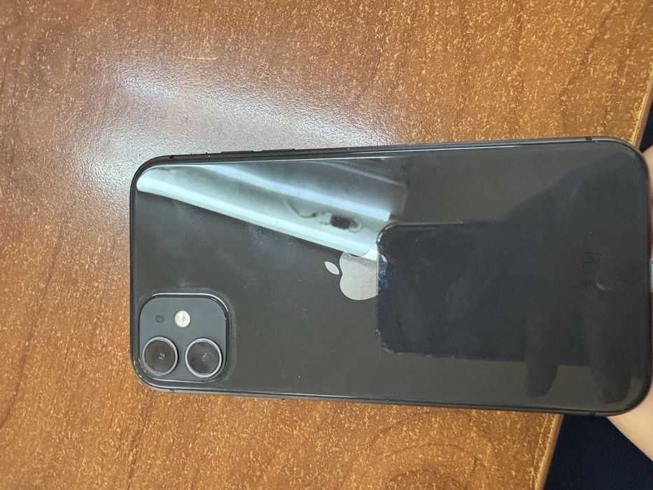 Продам Айфон 11 в отличном состоянии