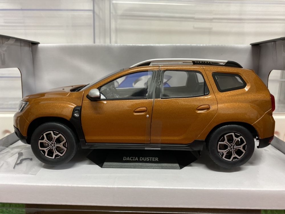 SOLIDO DACIA DUSTER an 2017 culoare maro machetă auto scara 1:18