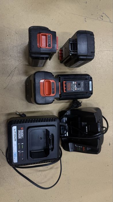 Vand baterii si incarcator Black&Decker