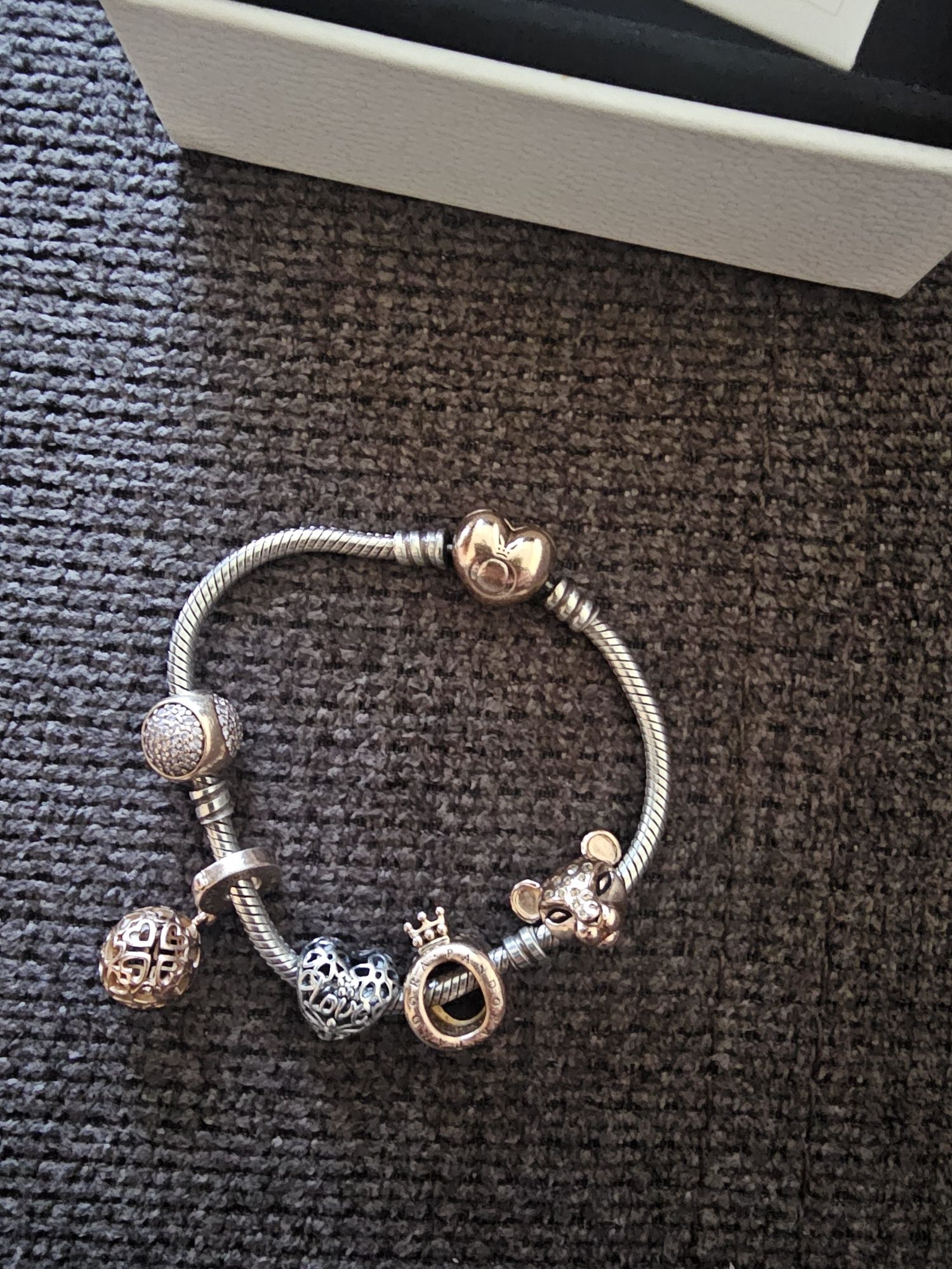 Гривна Pandora с 5 талисмана rose gold