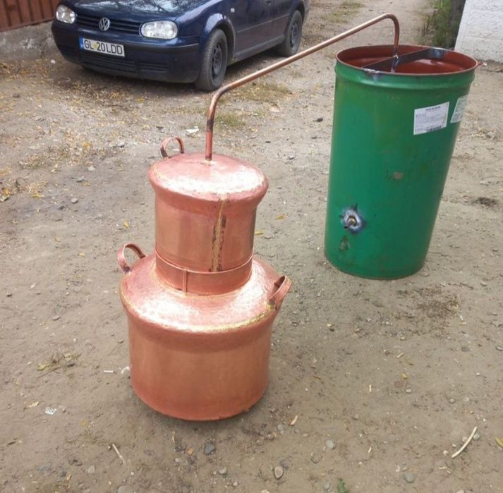 Vând un cazan de țuică din cupru alimentar capacitate de 100l cu fundu