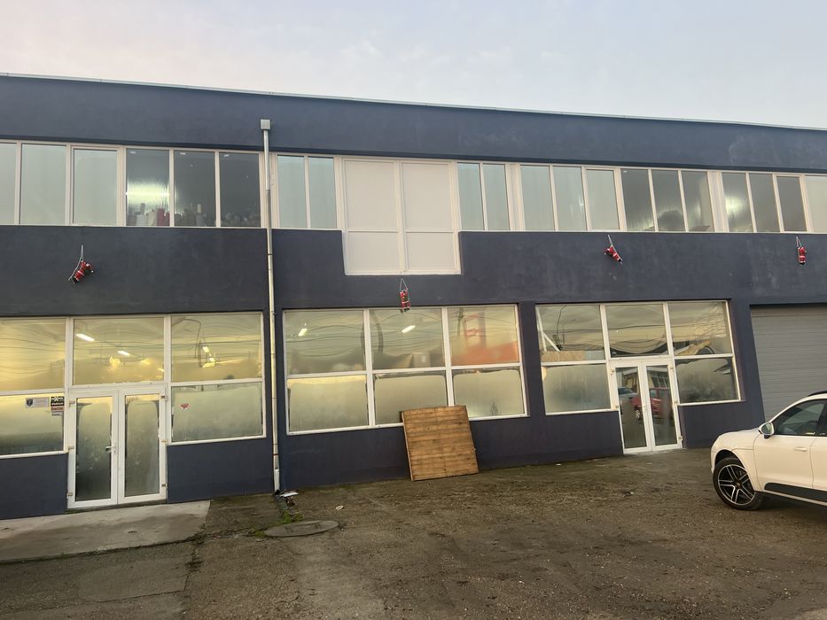 Spatiu comercial 590 metri Romeur cu parcare 20 locuri