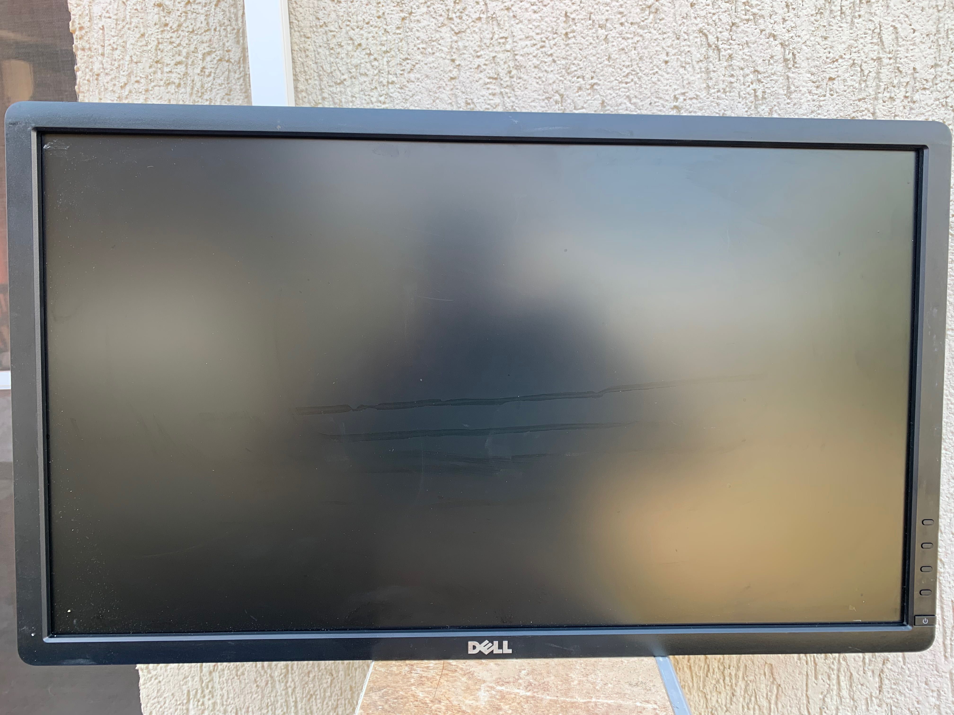 Монитор DELL - Без кабели за захранване в много добро състояние.