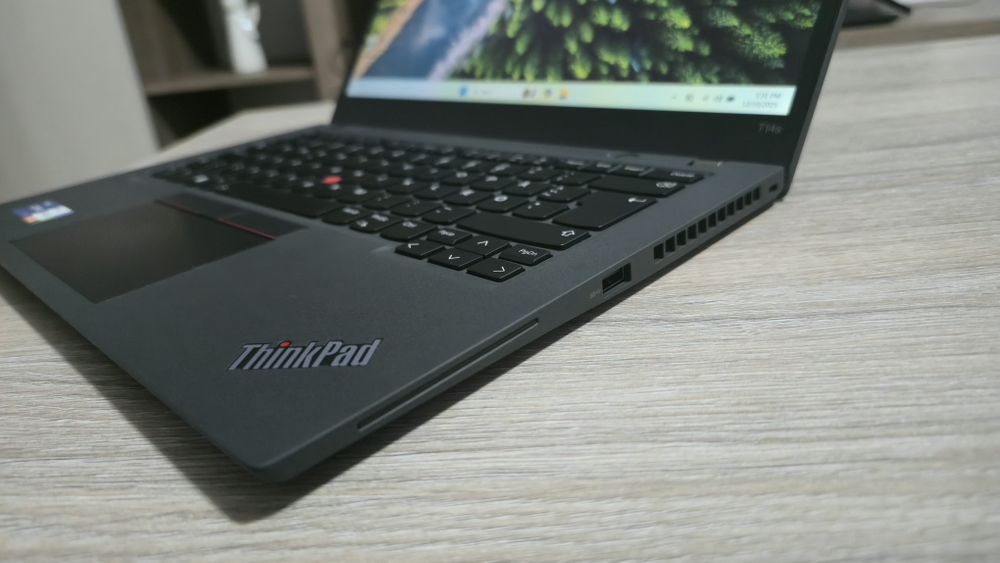 Laptop Lenovo Thinkpad T14s, i7 gen11, 16Gb, ssd 512Gb, 14.1 Fhd