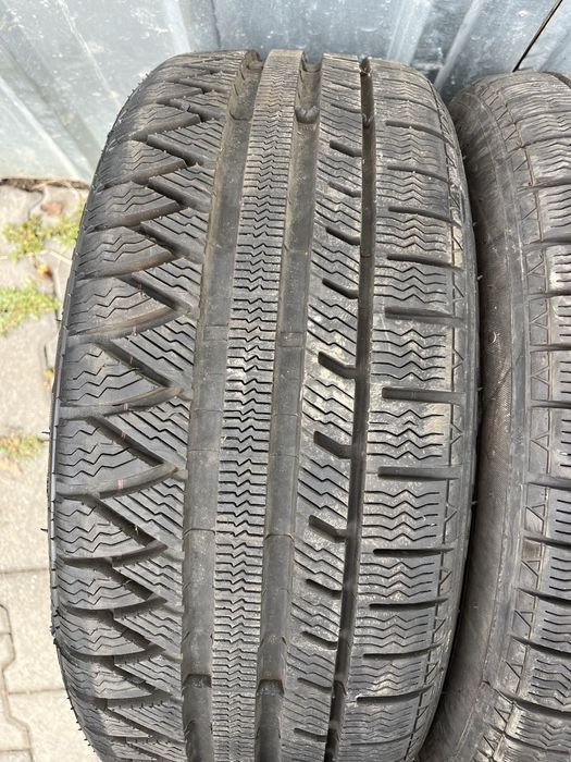 2 anvelope iarna 235/45 R17, stare noua! 8mm profil! DOT 2020!