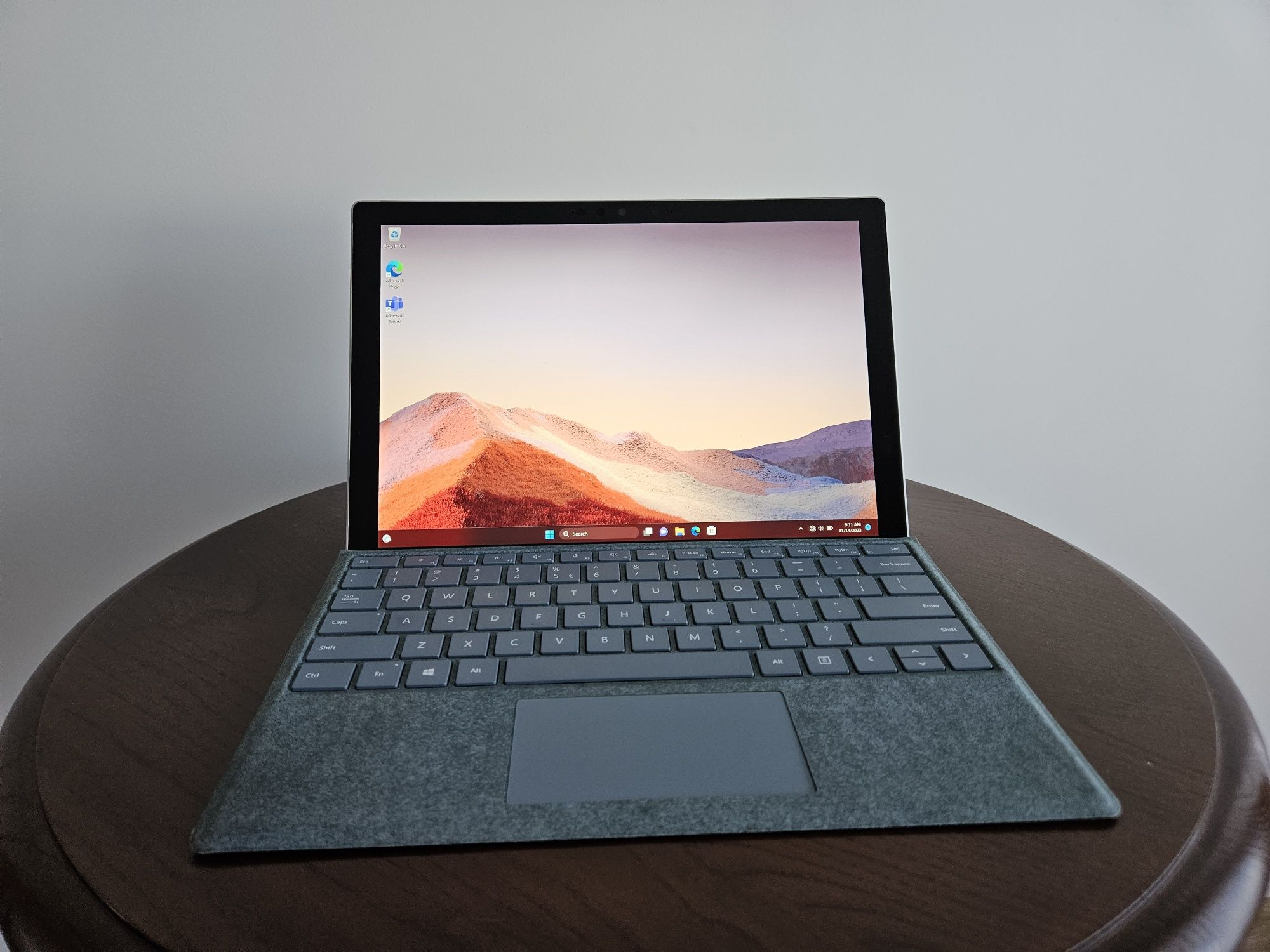 Laptop 2 in 1 Microsoft Surface Pro 7 cu procesor Intel Core i5