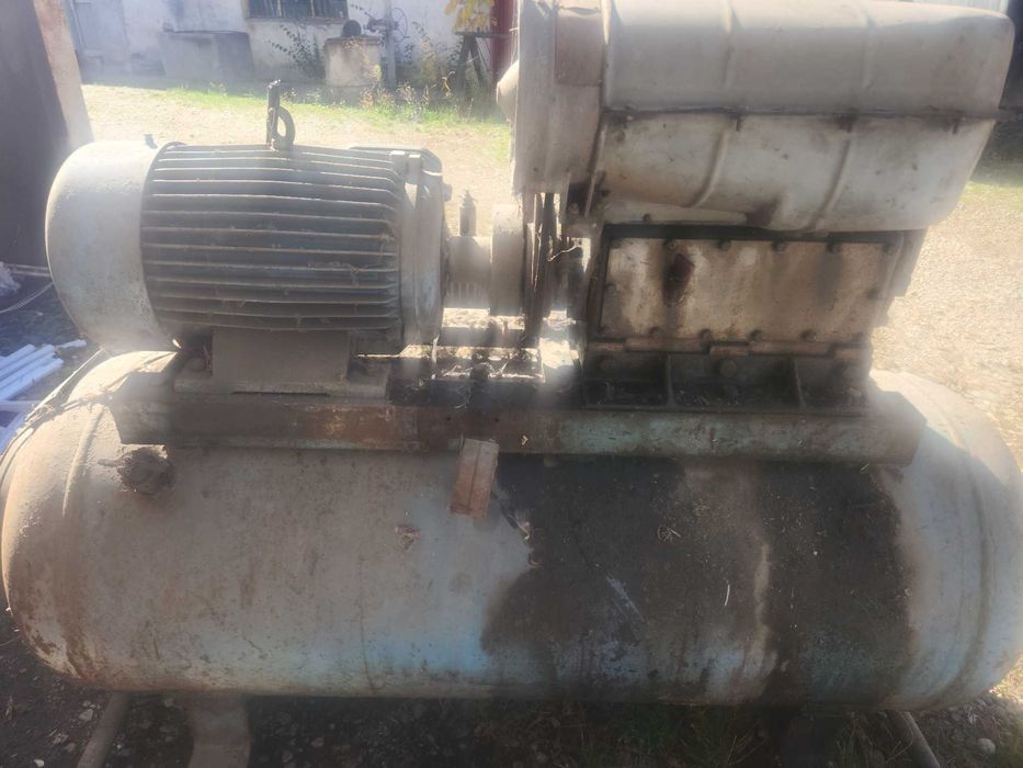 Vand compresor 3 pistoane capacitate 500 l functionabil.