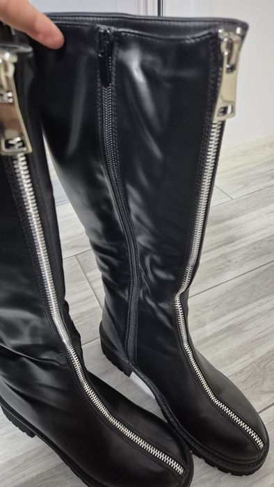 Vand cizme cu fermoar