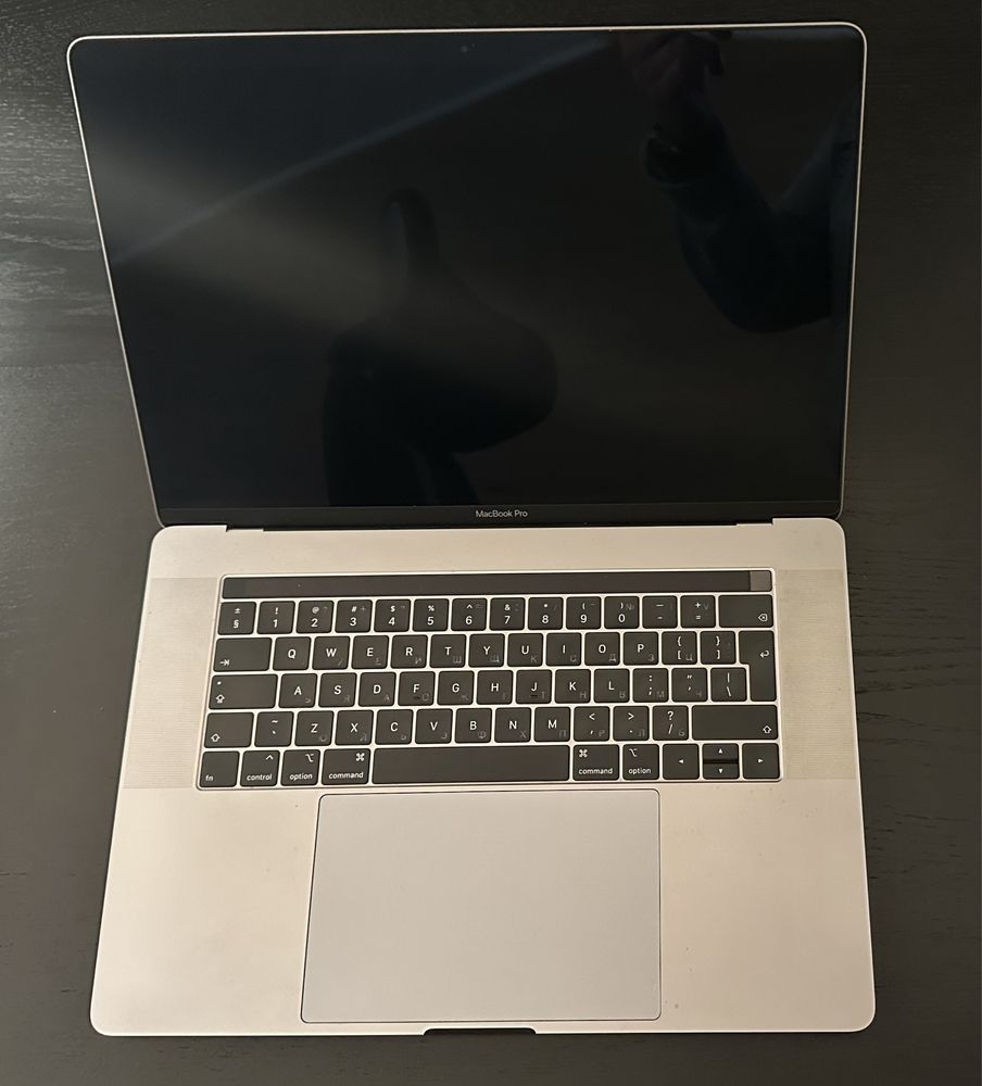 MacBook Pro 15,1 Grey