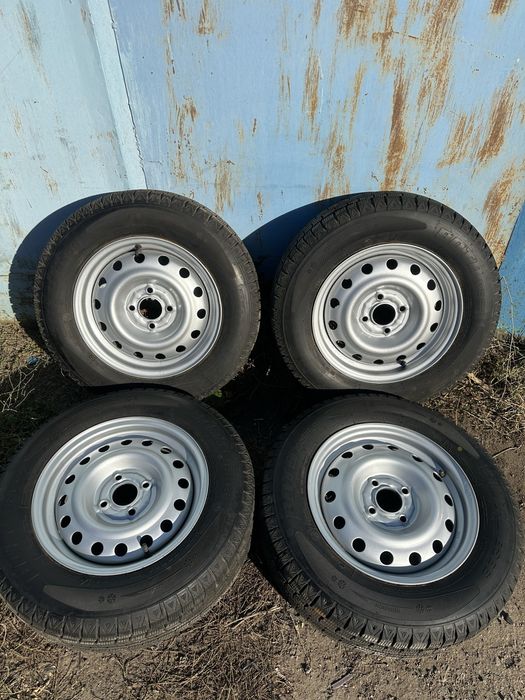 Продам зимнюю резину 185/70R14