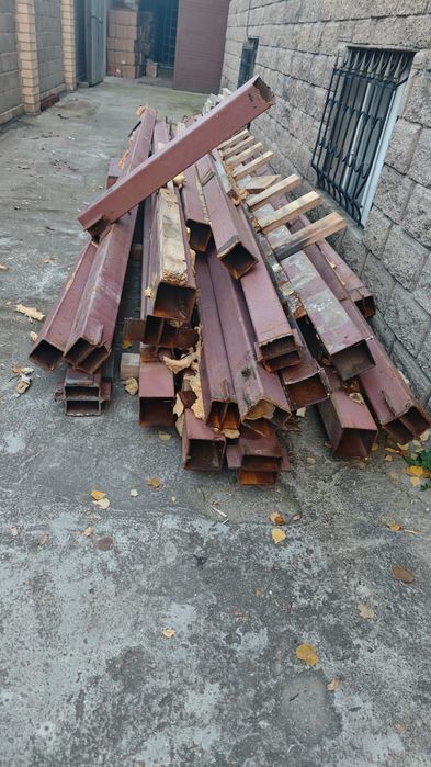 Продам металлические профилия в отличном состоянии