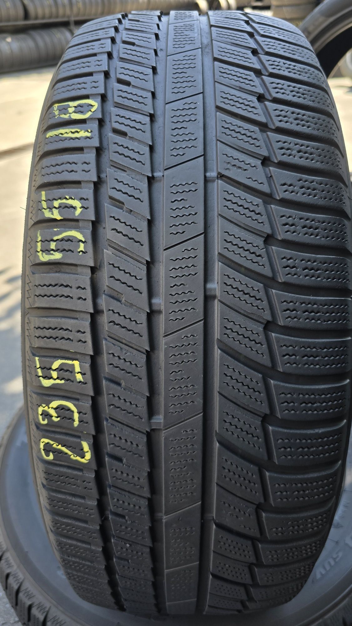 4 anvelope iarnă Toyo 235/55/18 dot 2023