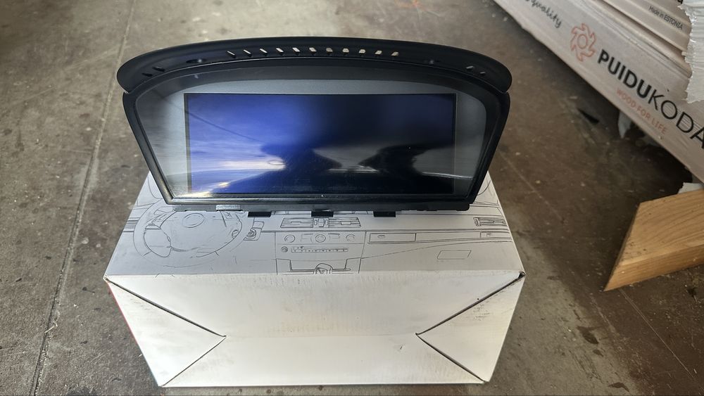 Продавам оригинална голяма навигация свалена от BMW E91