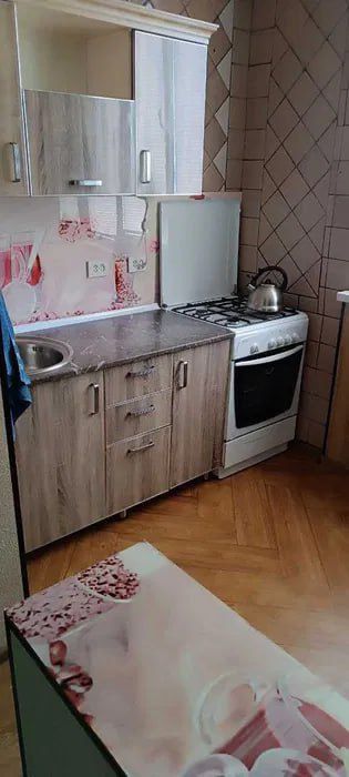 Продаю 2-х комнатнаю квартиру Сергели 8а с лифтовой