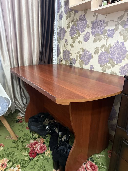 Стол в хорошем состоянии