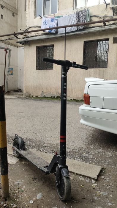 Электросамокат в отличном состоянии