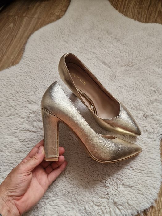 Pantofi cu toc P.O.E aurii