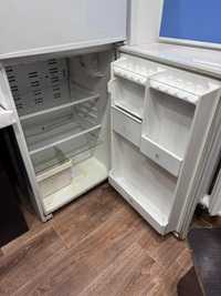 Холодилник рабочем состояни