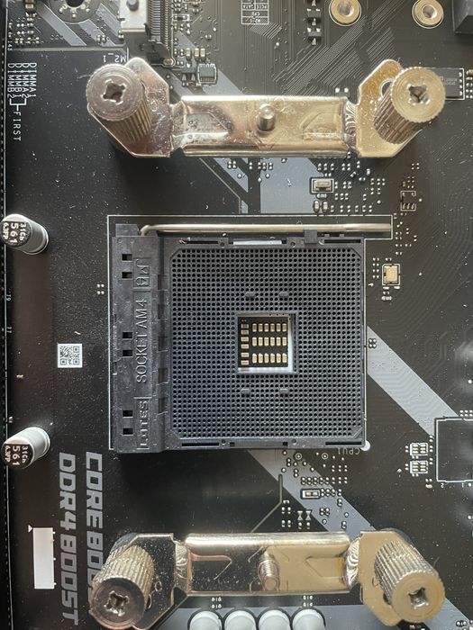 Msi MAG B 550 Tomahawk Ryzen 7 5700x3d 32 gb 2x16 4000mh kingston