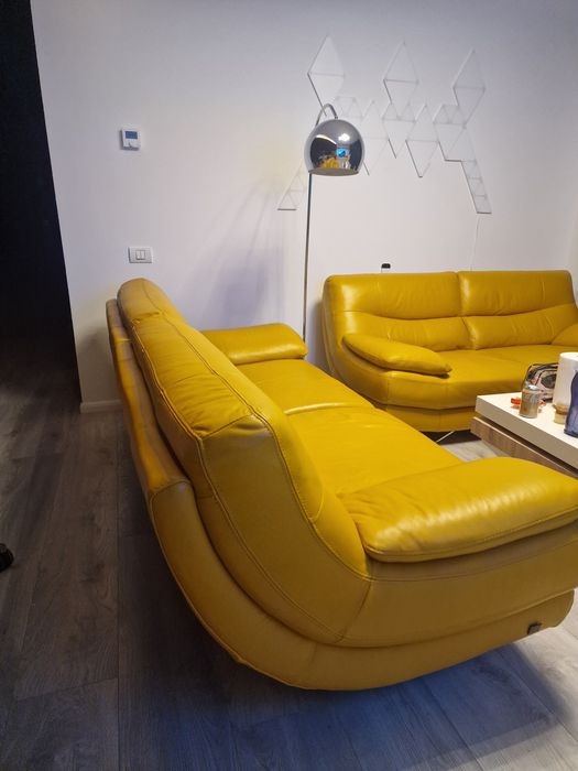 Vand canapele de piele