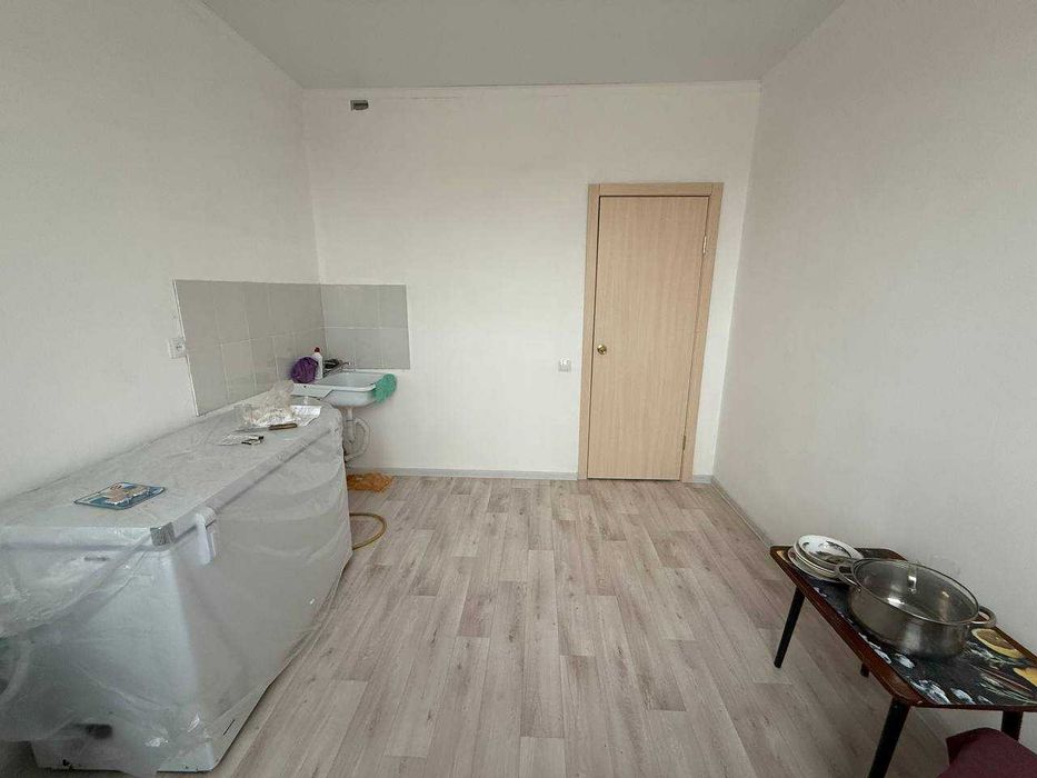 Срочно продам квартиру в районе аэропорта , в квартире никто не жил