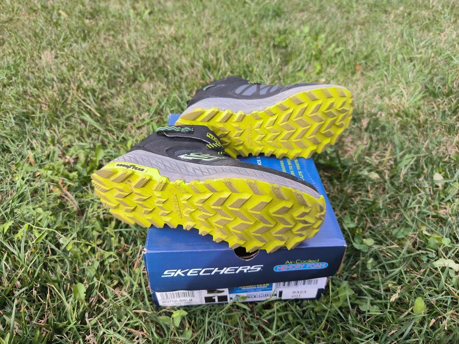 Vând ghete Skechers, mărimea 32