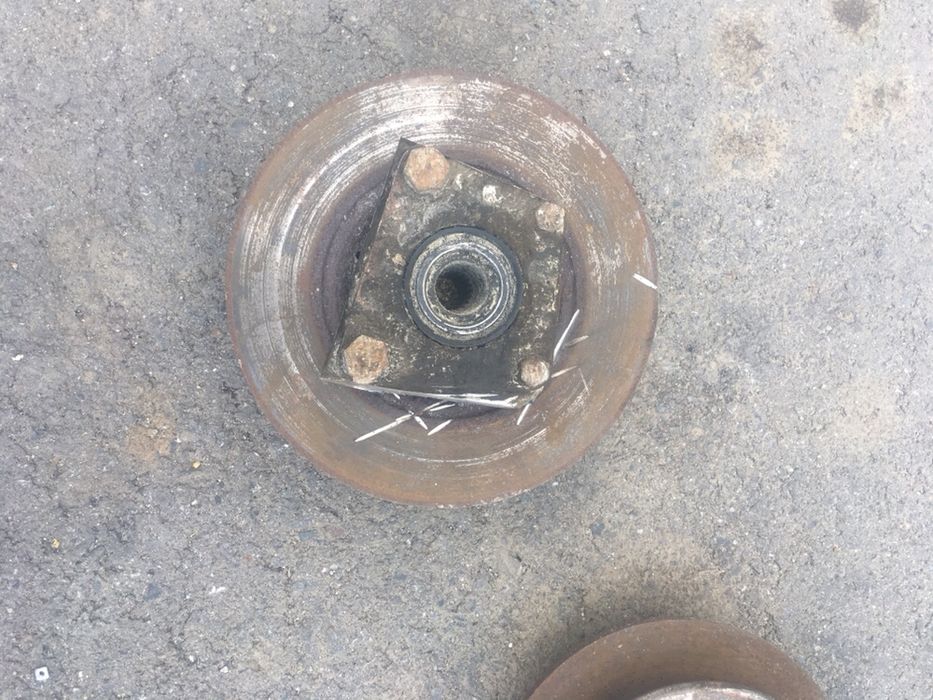 butuci caruta cu trei prezoane si patru