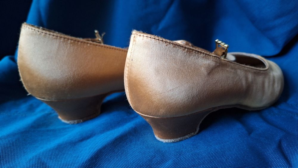 Обувки за спортни танци