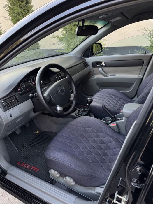 Черная Lacetti 2020