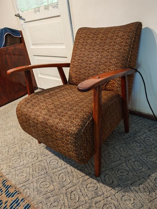 Donez canapea si 2 fotolii din lemn masiv - Poiana Campina