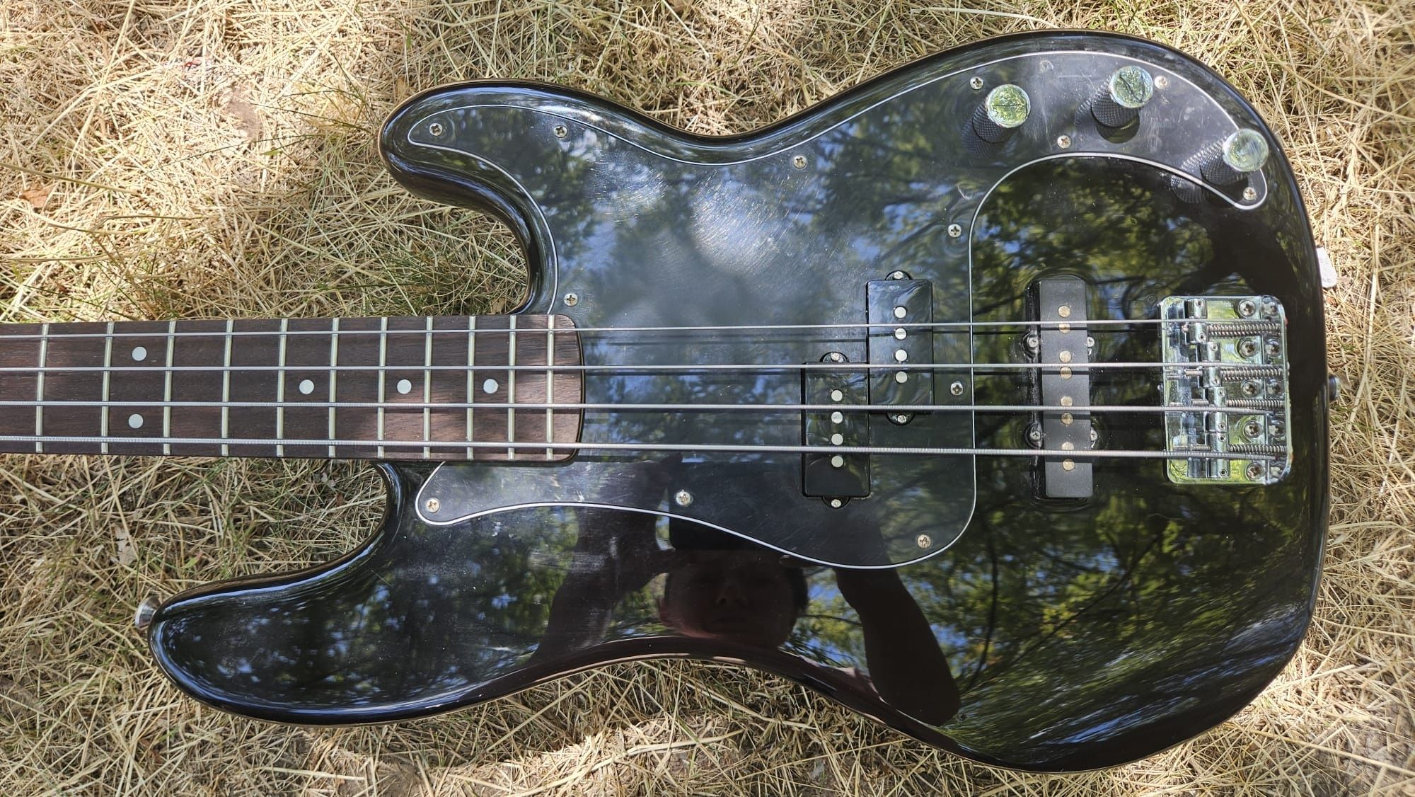 Chitara bass Squier PJ by Fender cu upgrade-uri
