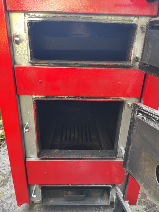Vând centrala termica combustibil solid  lemn cărbune brichete
