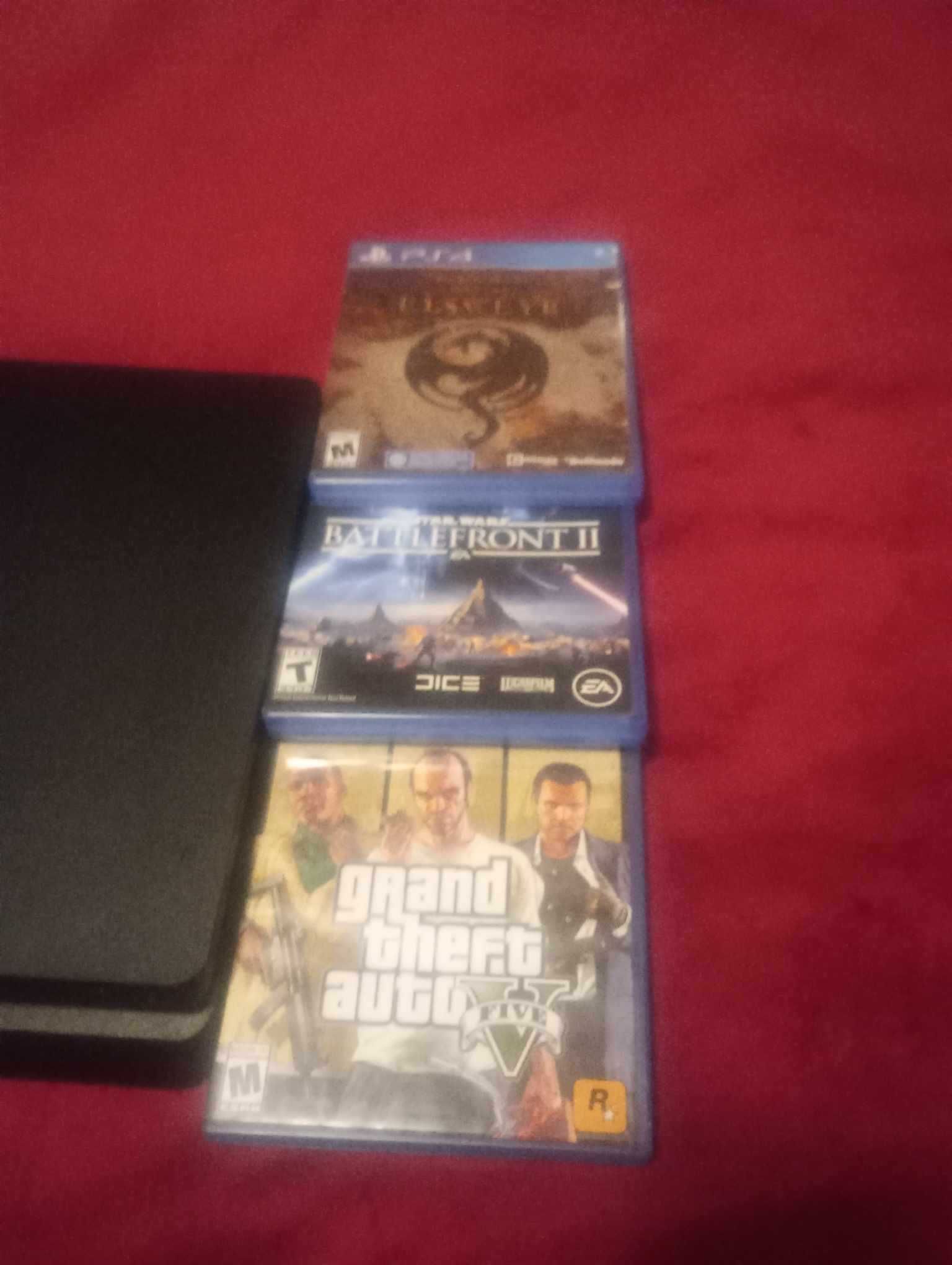 PS4 Playstation с 3 игри